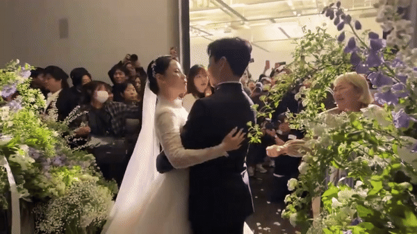 Hôn lễ cặp diễn viên đình đám: Cô dâu chú rể quẩy tung chảo, Ha Ji Won - Lee Hyori dẫn đầu dàn sao - Ảnh 6.
