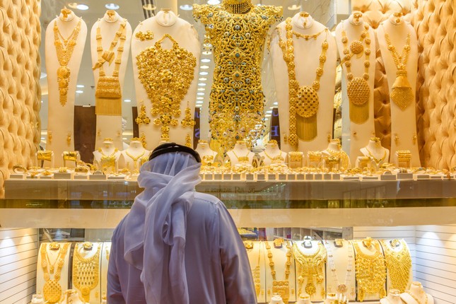 Giá vàng tăng phi mã, chợ vàng Dubai ế ẩm - Ảnh 1.