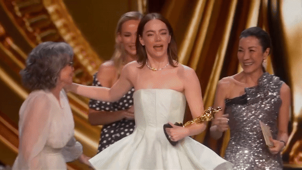 Tranh cãi nảy lửa clip tố Emma Stone - Jennifer Lawrence hùa nhau cô lập Dương Tử Quỳnh ngay trên sân khấu Oscar 2024 - Ảnh 9.