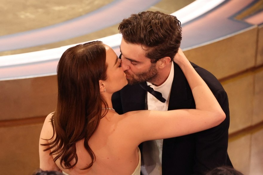 Nụ hôn tại Oscar - Ảnh 1.