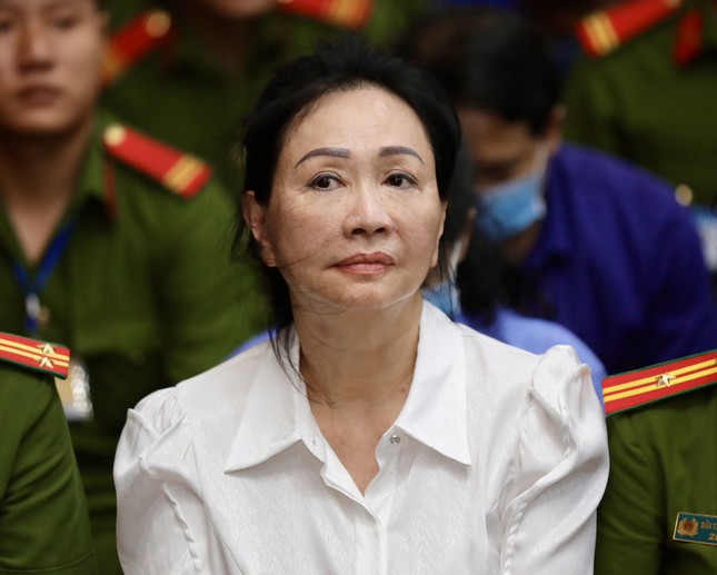Bà Trương Mỹ Lan phản tố lời khai của lãnh đạo SCB - Ảnh 2.