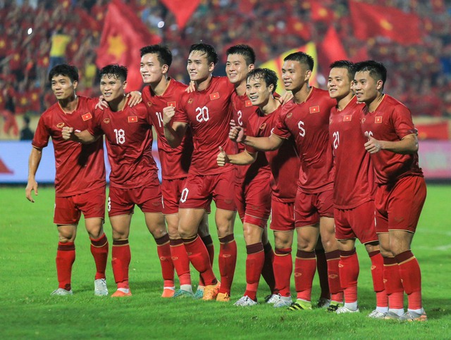 Nóng: Danh sách đội tuyển Việt Nam chuẩn bị đấu Indonesia, Công Phượng trở lại - Ảnh 1.