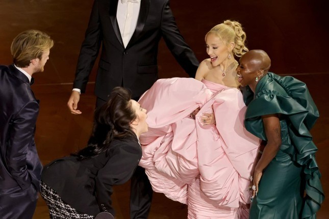 Nụ hôn tại Oscar - Ảnh 8.