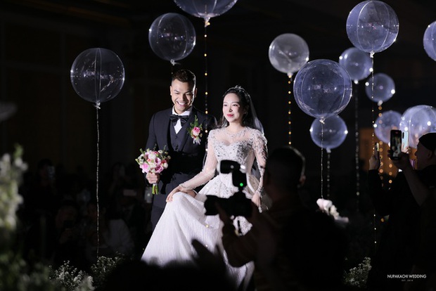 Kim Oanh hé lộ màn trao nhẫn cưới có 1-0-2 với chồng gia thế khủng, biểu cảm cô dâu chiếm trọn spotlight - Ảnh 7.