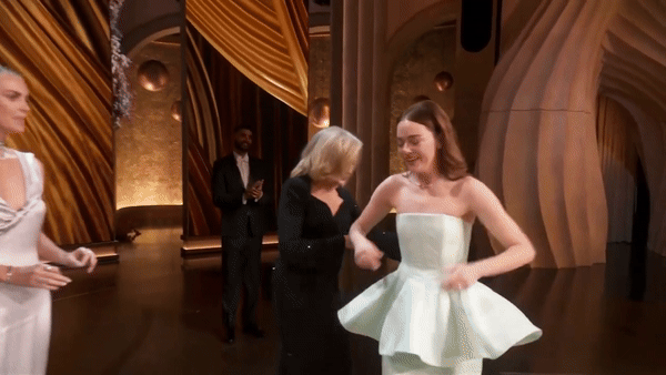 Tranh cãi nảy lửa clip tố Emma Stone - Jennifer Lawrence hùa nhau cô lập Dương Tử Quỳnh ngay trên sân khấu Oscar 2024 - Ảnh 3.