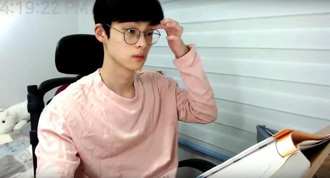 Nam sinh từng l&agrave;m chao đảo c&otilde;i mạng với body như tạc, ngồi học th&ocirc;i cũng thu về triệu view 6 năm trước giờ ra sao? - Ảnh 2.