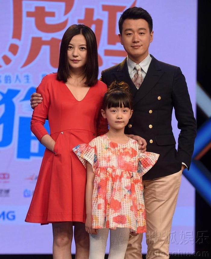 View - "Con gái Triệu Vy" dậy thì thành công sau 10 năm, nhan sắc thế nào mà bị netizen "cấm" dao kéo?