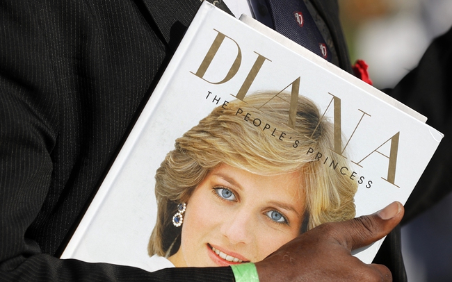 Những bức thư tình của công nương Diana được giao bán với giá 1 triệu USD - Ảnh 1.