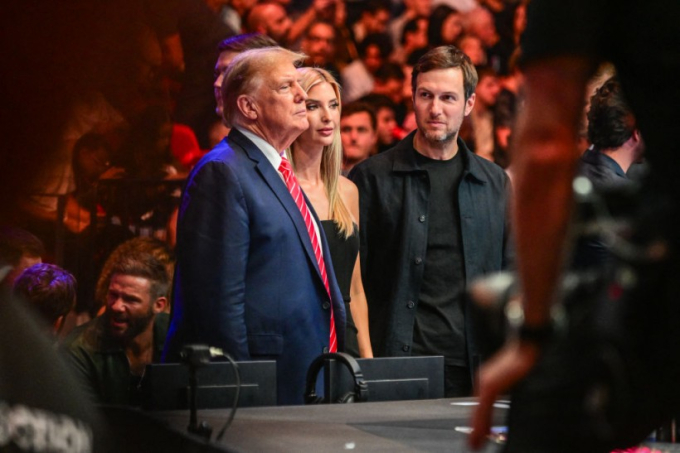 View - "Nữ thần" Ivanka Trump bất ngờ sánh vai ông Donald Trump sau thời gian dài, khung hình chung khoe trọn phong thái tài phiệt khiến nhiều người ngây ngất