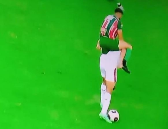 T&igrave;nh huống bi h&agrave;i chưa từng c&oacute; ở b&oacute;ng đ&aacute; Brazil - Ảnh 2.