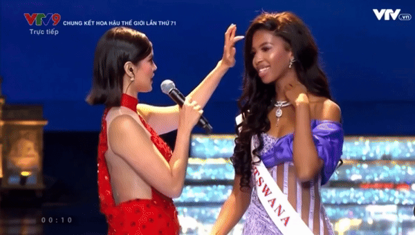 Vì sao Hoa hậu Megan Young bị lên án vì hành động vuốt tóc thí sinh trên sóng trực tiếp Miss World? - Ảnh 3.