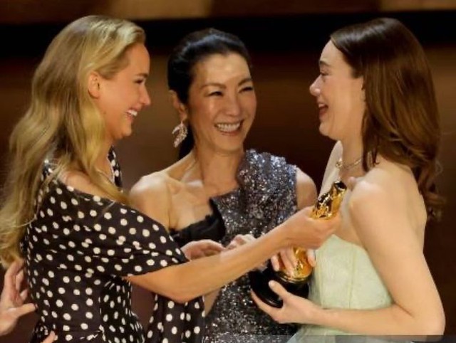 Dương Tử Quỳnh có động thái bất ngờ giữa drama bị Emma Stone - Jennifer Lawrence hùa nhau cô lập trên sân khấu Oscar - Ảnh 3.