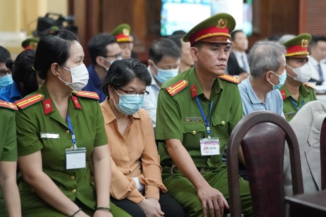 Cựu cục trưởng Đỗ Thị Nhàn cho Tổng giám đốc SCB mật khẩu để mở cửa, mang tiền vào nhà - Ảnh 1.