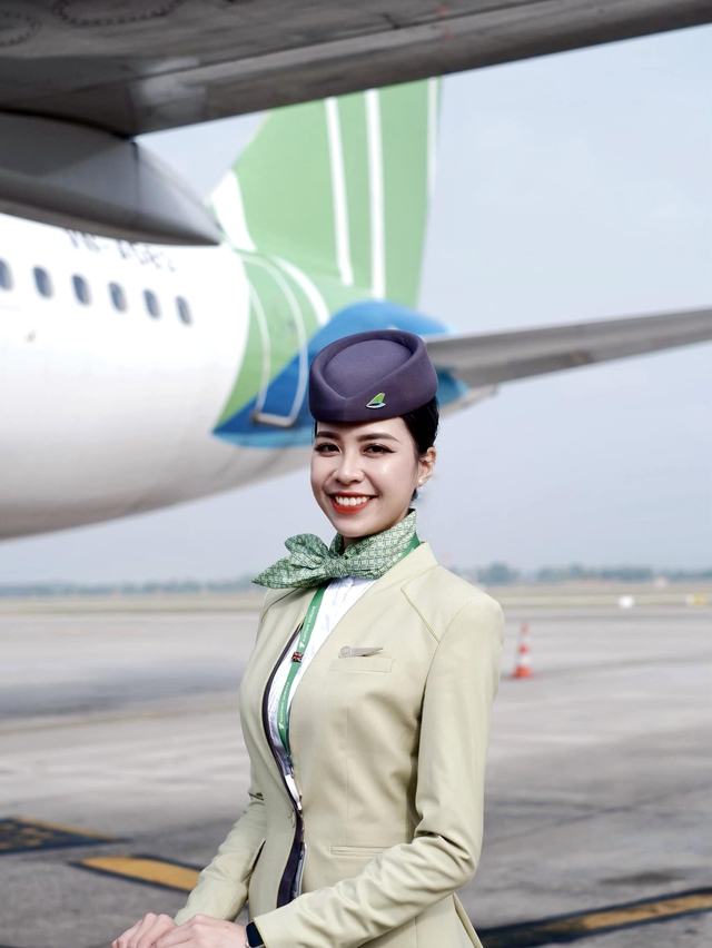 Cô gái Đắk Lắk là tiếp viên trưởng trẻ nhất hãng bay, tiết lộ thu nhập không như nhiều người nghĩ - Ảnh 2.