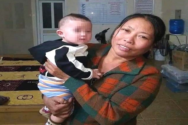 Bé gái 5 tháng tuổi bị bỏ rơi trong thùng xốp trước cây xăng - Ảnh 2.