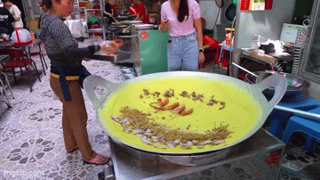 Bánh xèo 1 triệu đồng/cái ở Tây Ninh, toàn nguyên liệu xịn nhưng bị chê: Không xứng với giá tiền! - Ảnh 2. Bánh xèo 1 triệu đồng/cái ở Tây Ninh, toàn nguyên liệu xịn nhưng bị chê: Không xứng với giá tiền! - Ảnh 2.