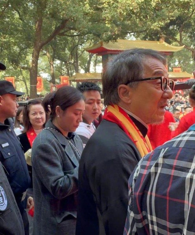 Thành Long trông già nua - Ảnh 2.