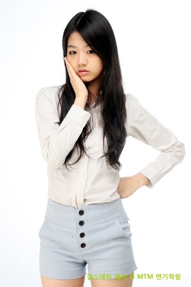 Hyeri - nữ phụ trong drama tình ái của Han So Hee: Nghi vấn dao kéo, debut với nhóm nhạc nhiều tranh cãi phản cảm - Ảnh 4.