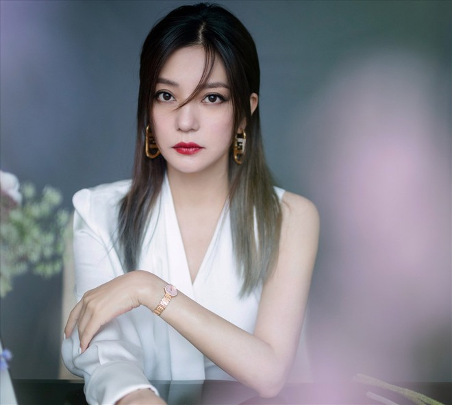 Triệu Vy t&aacute;i xuất showbiz sau 3 năm bị phong s&aacute;t? - Ảnh 4.