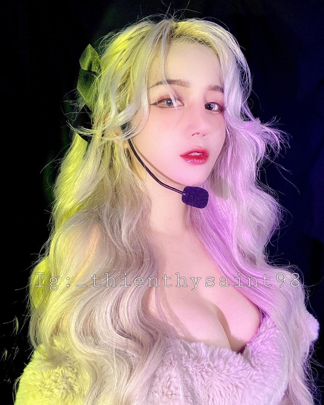 Nhan sắc kh&ocirc;ng d&ugrave;ng app của nữ streamer từng được v&iacute; như thi&ecirc;n thần - Ảnh 1.