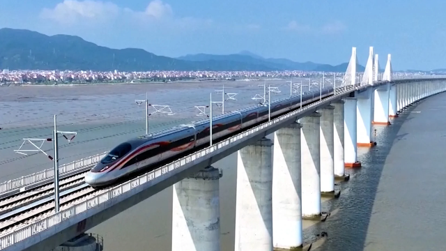 Trung Quốc lại gây choáng ngợp với mạng lưới đường sắt cao tốc dài hơn 1 vòng Trái đất: Quá hiện đại! - Ảnh 2.