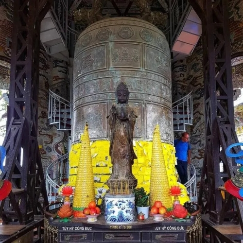 Sử dụng hàng triệu mảnh sành sứ, ngôi chùa cách trung tâm Đà Lạt 8km giữ tới 11 kỷ lục Việt Nam - Ảnh 11.