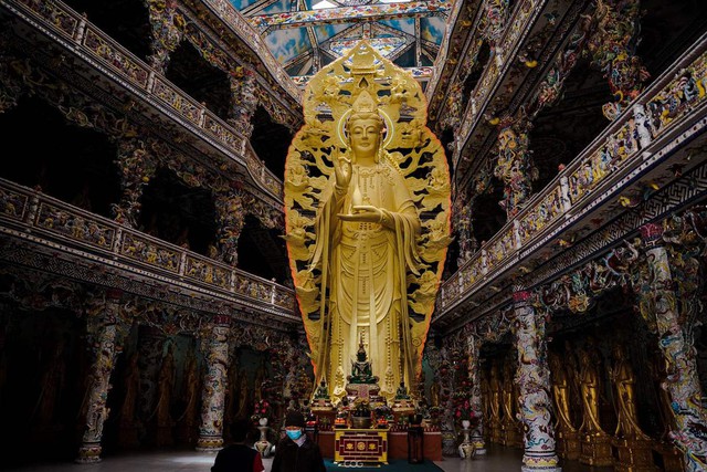 Sử dụng hàng triệu mảnh sành sứ, ngôi chùa cách trung tâm Đà Lạt 8km giữ tới 11 kỷ lục Việt Nam - Ảnh 8.