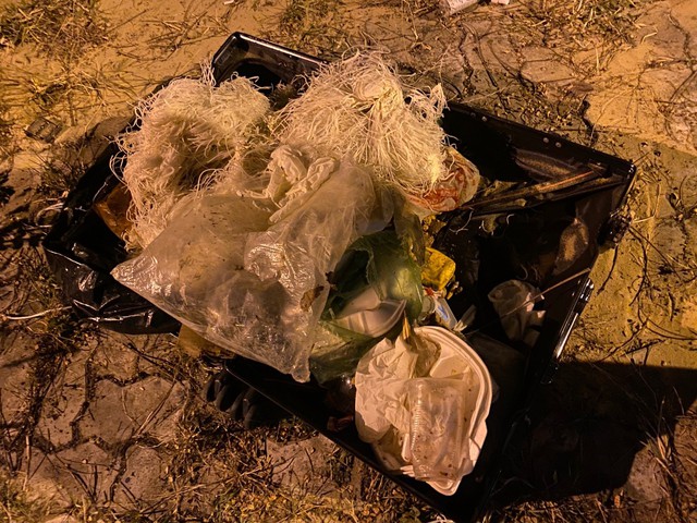 Xác minh chiếc vali vô chủ bị vứt lại bên đường ở Đà Nẵng - Ảnh 3.