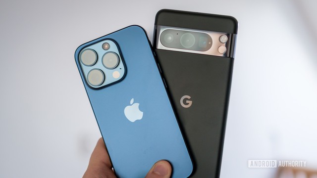 Thật bất ngờ: Có sẵn AI nhà trồng nhưng Apple vẫn đang đàm phán với Google để đưa AI Gemini lên iPhone - Ảnh 2.