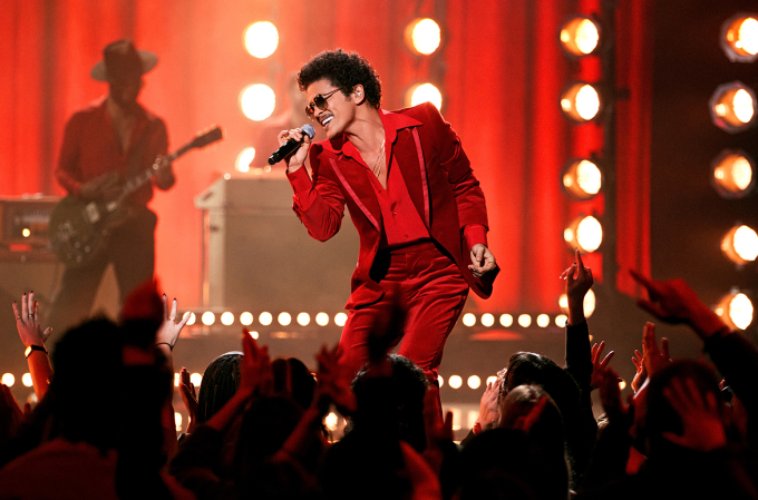 View - Lý do Bruno Mars phải đi tour cật lực ở Châu Á: Phải kiếm tiền trả nợ vì cờ bạc?