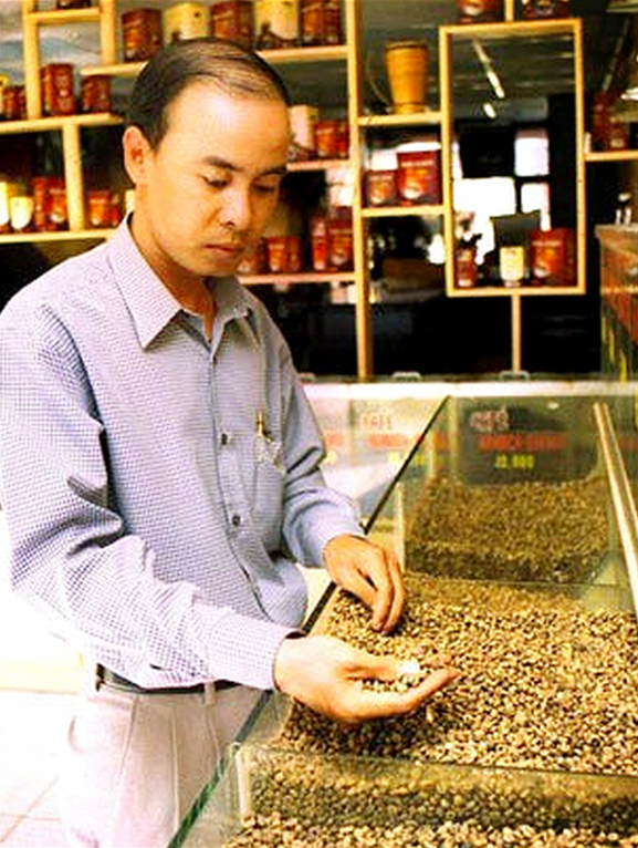 Nung nấu làm giàu như ông Đặng Lê Nguyên Vũ: 22 tuổi rụng hết tóc vì ủ mưu, trở thành ông chủ đế chế cà phê nuôi mộng kiếm 1.000 tỷ USD cho Việt Nam - Ảnh 1.