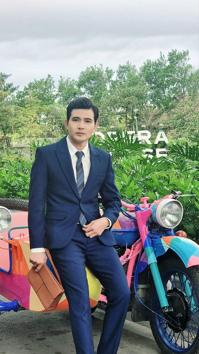 Nam thần Việt chuy&ecirc;n đ&oacute;ng chồng của c&aacute;c mỹ nh&acirc;n VTV, ngo&agrave;i đời h&ocirc;n nh&acirc;n b&iacute; ẩn bậc nhất showbiz - Ảnh 3.