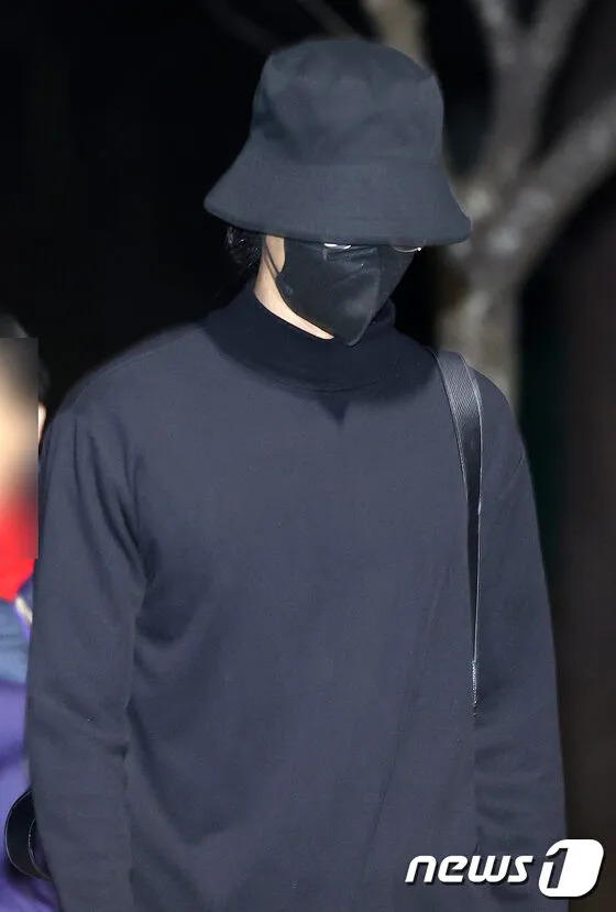 Kẻ cầm đầu chatroom t&igrave;nh dục r&uacute;ng động nhất Kbiz Jung Joon Young ra t&ugrave; s&aacute;ng nay, th&aacute;i độ g&acirc;y x&ocirc;n xao dư luận - Ảnh 4.