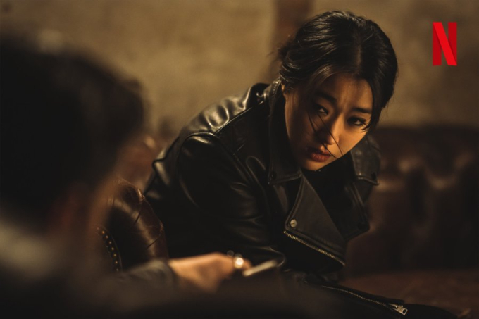 Tình mới của Song Joong Ki vừa đẹp vừa ngầu khiến netizen mê mệt, visual được khen giống cả showbiz - Ảnh 2.