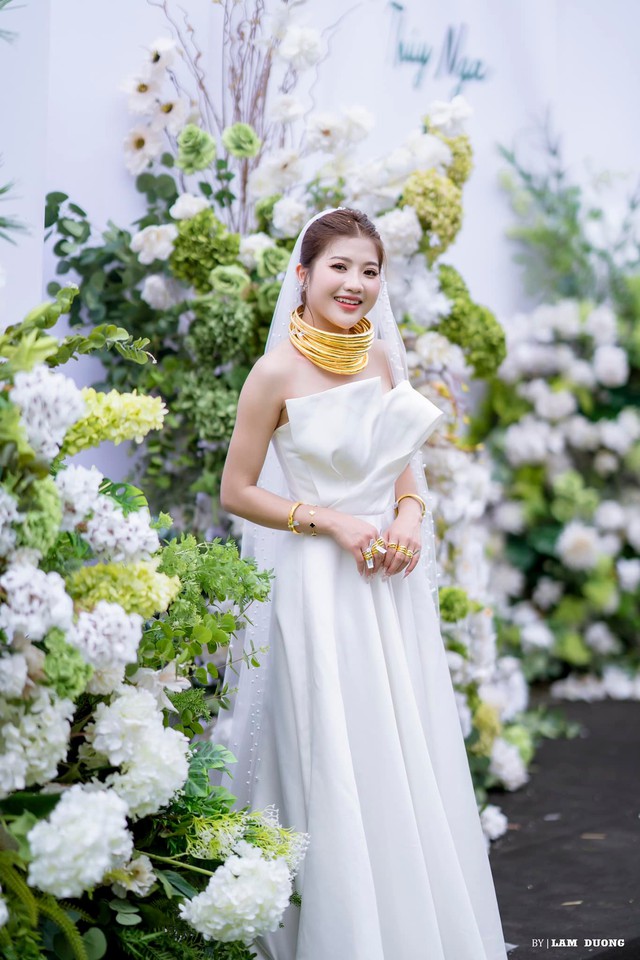 Cô dâu siêu hot ở Nghệ An: Xây nhà cho bố mẹ chồng trước khi cưới, không quan tâm môn đăng hộ đối - Ảnh 6.