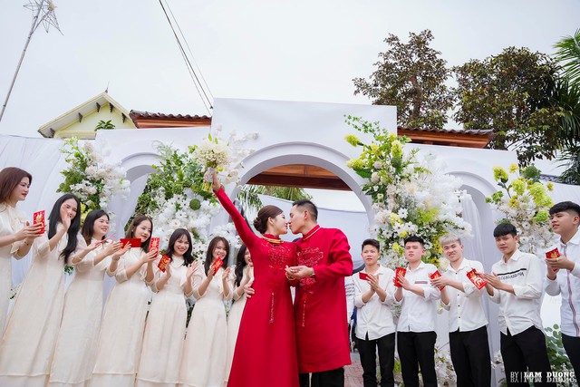 Cô dâu siêu hot ở Nghệ An: Xây nhà cho bố mẹ chồng trước khi cưới, không quan tâm môn đăng hộ đối - Ảnh 2.