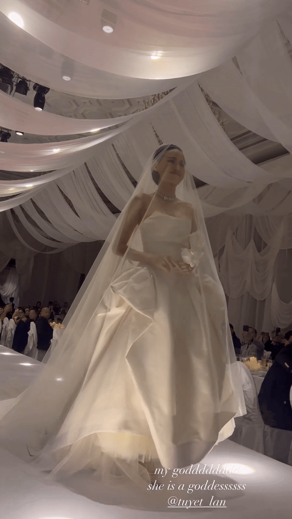 Hoa cưới của siêu mẫu Tuyết Lan chứa đựng ý nghĩa xúc động, không gian cưới thiết kế độc lạ gây ấn tượng với dàn khách - Ảnh 2.