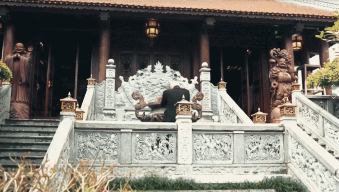 BIỆT PHỦ XA HOA VỚI BỂ BƠI VÀ MÔ HÌNH TRỰC THĂNG ĐỘC ĐÁO