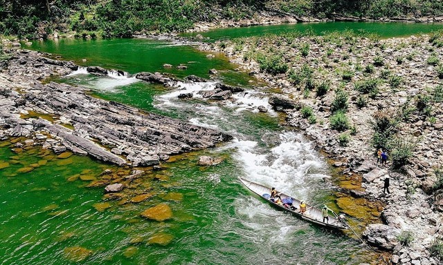 Dòng sông bắt nguồn từ dãy Trường Sơn: Gắn với tọa độ lửa, chỉ dài 77km nhưng có tới hơn 100 thác nước - Ảnh 3.