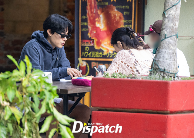 Bằng chứng tố ekip Han So Hee và Dispatch “bắt tay” tung loạt ảnh hẹn hò ở Hawaii - Ảnh 5.