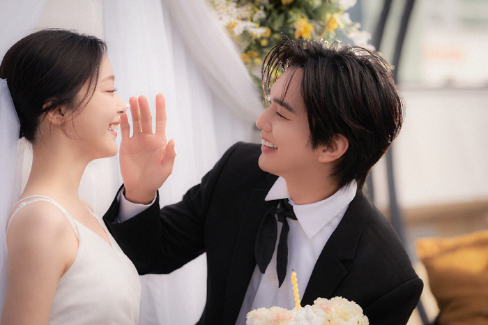 Actor Yoo Seung Ho suddenly posted wedding photos, shocking Korean netizens - Photo 1.