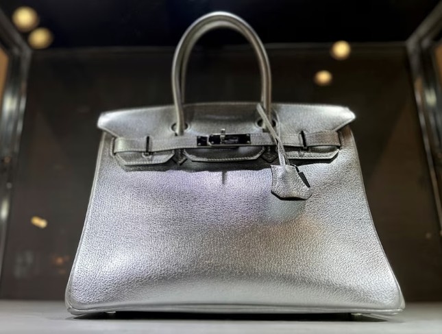 Hermes bị kiện vì kén chọn khách mua túi Birkin - Ảnh 1.