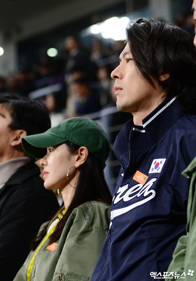 Son Ye Jin - Hyun Bin trốn con hẹn hò xem bóng chày, nhưng bất ngờ bị 1 cặp sao hạng A cướp spotlight! - Ảnh 5.