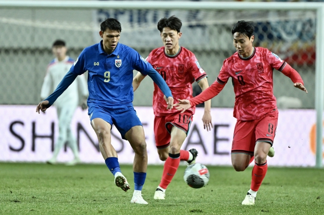Th&aacute;i Lan tạo địa chấn khi cầm h&ograve;a H&agrave;n Quốc 1-1 ngay tr&ecirc;n s&acirc;n kh&aacute;ch, Son Heung-min ghi b&agrave;n vẫn phải chia điểm đầy cay đắng - Ảnh 1.