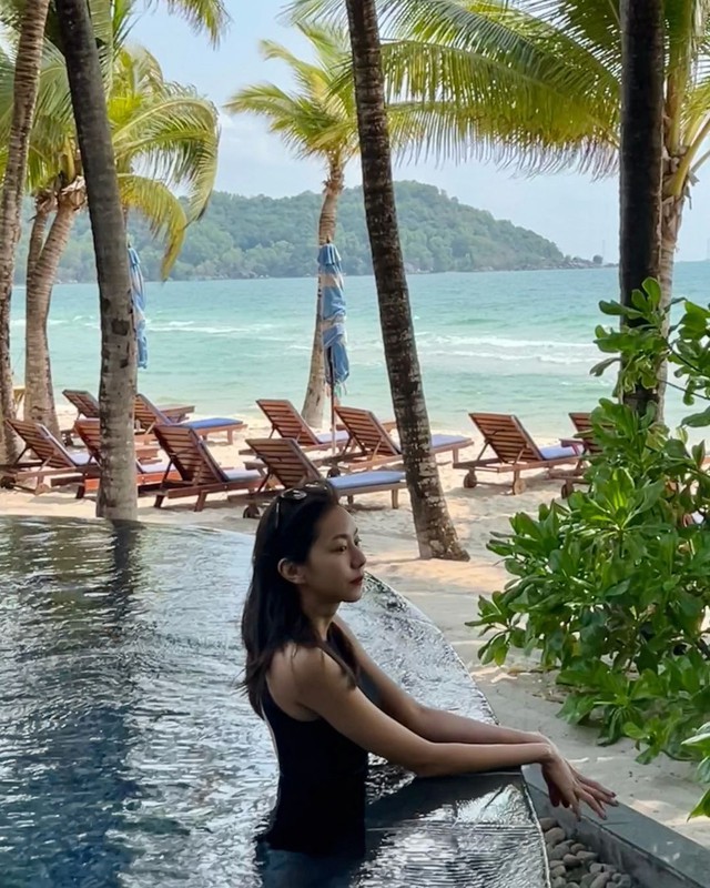 Nữ thần Kpop UEE bất ngờ xả ảnh ở Ph&uacute; Quốc, diện bikini thả d&aacute;ng nuột n&agrave; nhận chục ng&agrave;n like - Ảnh 3.