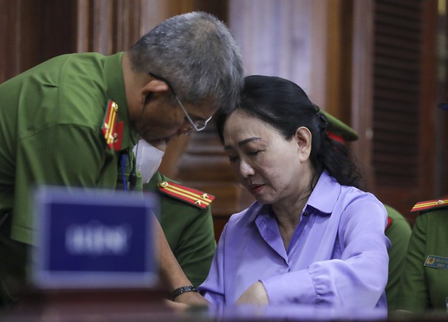 Tin nóng 24h: Cháu bé 3 tuổi bị hàng xóm xông vào nhà chém tử vong chưa rõ nguyên nhân - Ảnh 5.