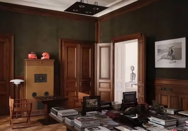 B&ecirc;n trong dinh thự triệu đ&ocirc; của đại minh tinh Dương Tử Quỳnh: Lộng lẫy xa hoa, s&acirc;n vườn hồ bơi ri&ecirc;ng đều c&oacute; đủ - Ảnh 5.