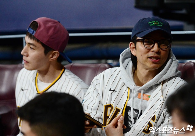 Son Ye Jin - Hyun Bin trốn con hẹn hò xem bóng chày, nhưng bất ngờ bị 1 cặp sao hạng A cướp spotlight! - Ảnh 8.