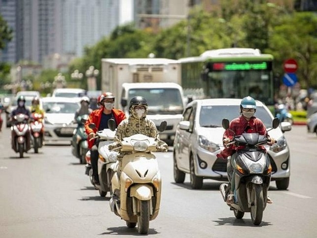 Miền Bắc nắng đẹp, cục bộ có mưa dông - Ảnh 1.