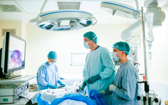 Nga: Kỷ lục loại bỏ thành công 170 khối di căn trong phổi một bệnh nhân sau 6 ca phẫu thuật - Ảnh 1.